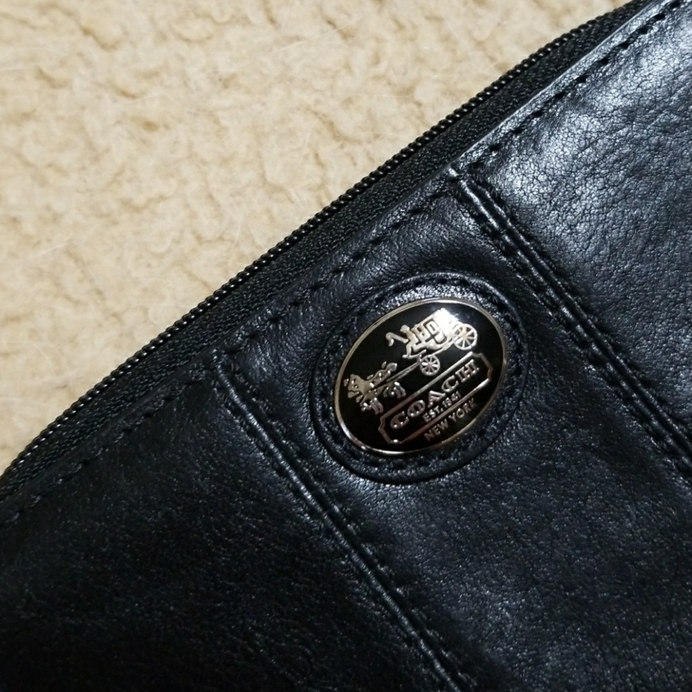 Authentic Coach Leather Wallet - Picture 2 of 6